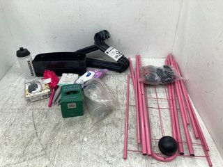 QTY OF ASSORTED ITEMS TO INCLUDE HARRIS 5 PACK OF PAINTBRUSHES: LOCATION - F8