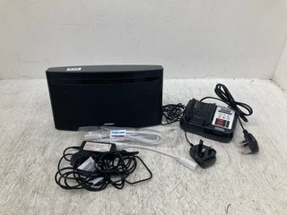 QTY OF ASSORTED ITEMS TO INCLUDE BOSE SPEAKER IN BLACK: LOCATION - F7