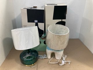 3 X ASSORTED LIGHTING ITEMS TO INCLUDE JOHN LEWIS & PARTNERS ATLEY TABLE LAMP WITH LINEN SHADE IN GREEN: LOCATION - BR1