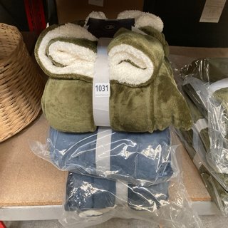 3 X OLIVER RUBEN FINE INTERIORS FLANNEL SHERPA THROWS IN NAVY BLUE AND NATURAL/OLIVE GREEN AND NATURAL: LOCATION - BR2