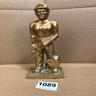 A HEAVY VINTAGE BRASS FIGURE OF A MINER: LOCATION - CR