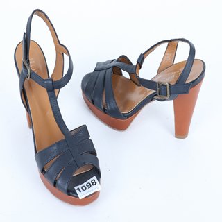 A PAIR OF HOBBS HEELS SIZE 36.5: LOCATION - CR