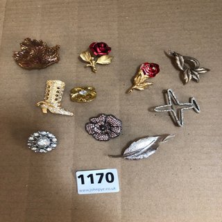 10 ASSORTED VINTAGE AND COSTUME BROOCHES TO INCLUDE GOLD PLATED: LOCATION - CR