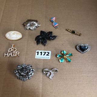 10 ASSORTED VINTAGE AND COSTUME BROOCHES TO INCLUDE GOLD PLATED: LOCATION - CR