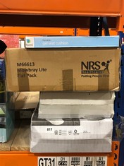 4X ASSORTED ITEMS TO INCLUDE NRS MOWBRAY LITE FLAT PACK