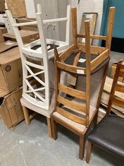 QTY OF ASSORTED FURNITURE TO INCLUDE CREAM FAUX LEATHER DINING CHAIR WITH WOODEN LEGS AND WHITE WOODEN CROSS BACK DINING CHAIR WITH GREY FABRIC SEAT (KERBSIDE PALLET DELIVERY)