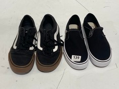 2 X ASSORTED VANS FOOTWEAR TO INCLUDE BLACK/WHITE SLIP-ONS SIZE 6