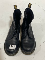 DR MARTENS ANKLE BOOTS BLACK SIZE 4 (NO LACES)