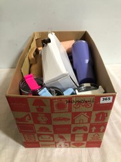 BOX OF ASSORTED HOUSEHOLD ITEMS TO INCLUDE LIGHT BLUE DRINKS TUMBLER