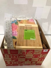 BOX OF ASSORTED HOUSEHOLD ITEMS TO INCLUDE PETER COOK BAMBOO CHOPPING BOARD