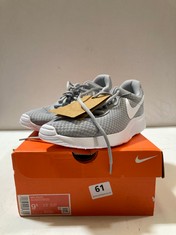 NIKE TANJUN TRAINERS WOLF GREY/WHITE-BARLEY VOLT SIZE 8.5