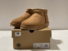 UGG WOMENS CLASSIC MINI II BOOTS IN CHESTNUT SIZE 6 - RRP £165