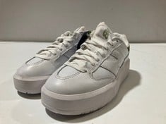 NEWBALANE UNISEX CT302 TRAINERS IN WHITE SIZE 6 - RRP £110