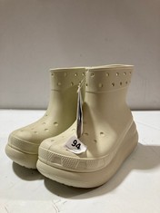 CROCS CLASSIC CRUSH BOOT BONE SIZE M5/W7