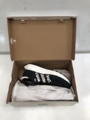 ADIDAS RETROPY E5 SHOES IN SIZE UK 8.5 .