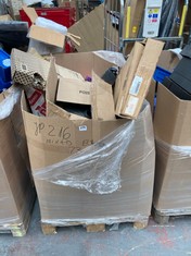 PALLET OF ASSORTED CAR ITEMS / PARTS TO INCLUDE DENSO FAN MOTOR VENTILATOR (KERBSIDE PALLET DELIVERY)