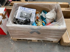 PALLET OF ASSORTED ITEMS TO INCLUDE PARASOL BASE IN BLACK (KERBSIDE PALLET DELIVERY)