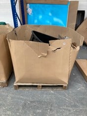 PALLET OF ASSORTED ITEMS / PARTS TO INCLUDE LEICESTER CITY FC METAL WALL PLATE (KERBSIDE PALLET DELIVERY)