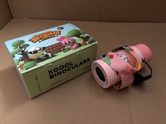 QUANTITY OF ASSORTED ITEMS TO INCLUDE BESTRIP 2 IN 1 REAL MINI KIDS MONOCULAR TELESCOPE WITH LED FLASHLIGHTS RECHARGEABLE, 8X ZOOM, BAK-4 PRISM, OUTDOOR TOYS GIFTS FOR KIDS ADULTS PINK: LOCATION - RA