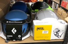 QUANTITY OF ITEMS TO INCLUDE BLACK DIAMOND HELMET, ASTRAL BLUE, S/M 53/59 CM: LOCATION - C RACK