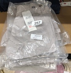 13 X VICHY SHORTS WHITE AND GRAY TARTAN FOR KIDS TO INCLUDE SIZE 24M :: LOCATION - C RACK