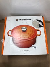 LE CREUSET ENAMELLED CAST IRON ROUND CASSEROLE DISH: LOCATION - F RACK