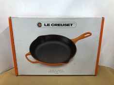 LE CREUSET SIGNATURE ROUND SKILLET 23 MARS BLUE.: LOCATION - G RACK