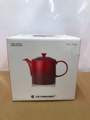 LE CREUSET GRAND TEAPOT, ENAMELLED STONEWARE, 1.3 LITRES, SERVES 4 CUPS, CERISE 70703130600000.: LOCATION - G RACK