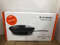 LE CREUSET TOUGHENED NON-STICK 22CM FRYING PAN, ALUMINIUM, BLACK, 51112220010002.: LOCATION - G RACK