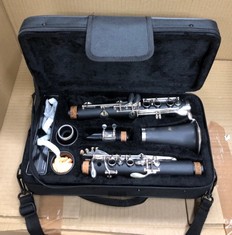 MONTREUX CLARINET STUDENT BB, BLACK IN CARRIER BOX: LOCATION - B RACK