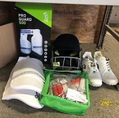 QUANTITY OF ITEMS TO INCLUDE KOOKABURRA BEAST 5.1 BATTING GLOVES - WHITE / RED, JUNIOR RIGHT HAND: LOCATION - C RACK