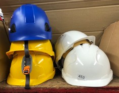 QUANTITY OF ITEMS TO INCLUDE WHITE SAFETY HELMET SIZE 53-64CM: LOCATION - F RACK