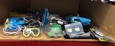 QUANTITY OF ITEMS TO INCLUDE CRESSI FLASH SWIMMING GOGGLES SIZE D: LOCATION - F RACK