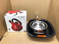 QUANTITY OF ITEMS TO INCLUDE LE CREUSET  1.6L BOUILLOIRE KETTLE BLACK: LOCATION - G RACK