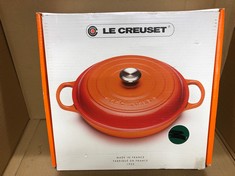 LE CREUSET SIGNATURE ENAMELLED CAST IRON SHALLOW CASSEROLE DISH WITH LID, 30 CM, 3.2 LITRES, COASTAL BLUE, 211803042.: LOCATION - G RACK