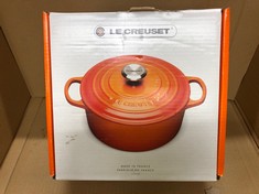 LE CREUSET SIGNATURE ENAMELLED CAST IRON CASSEROLE DISH WITH LID - OVAL, 29 CM, 4.7 LITRES, BLACK 24147267485.: LOCATION - G RACK