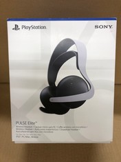 PLAYSTATION PULSE ELITE™ WIRELESS HEADSET AI-ENHANCED NOISE REJECTION, WHITE, PACK OF 1.: LOCATION - G RACK