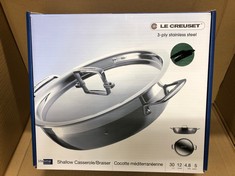 LE CREUSET 3-PLY STAINLESS STEEL SHALLOW CASSEROLE WITH LID, 30 X 7.5 CM, SILVER, 96202830001000.: LOCATION - G RACK