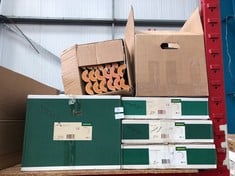 QUANTITY OF ASSORTED PLUMBING ITEMS TO INCLUDE WALRAVEN PHENBLOX PIPE INSULATORS: LOCATION - MIDDLE RACK(COLLECTION OR OPTIONAL DELIVERY AVAILABLE)