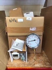 QUANTITY OF ASSORTED PLUMBING ITEMS TO INCLUDE VALLANT AMBISENSE THERMOSTAT VALVE: LOCATION - BACK RACK(COLLECTION OR OPTIONAL DELIVERY AVAILABLE)