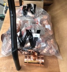 QUANTITY OF ASSORTED PLUMBING ITEMS TO INCLUDE * @ CB COMPRESSION FI STR CON 28MMX1:: LOCATION - TABLES(COLLECTION OR OPTIONAL DELIVERY AVAILABLE)