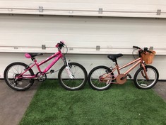 GIRLS SUMMER FREE SPIRIT MOUNTAIN BIKE WITH FRONT SUSPENSION 6 SPEED REVO SHIFT GEARS 12" FRAME 20" WHEELS + GIRLS APOLLO GLITZ BMX SINGLE SPEED: LOCATION - FRONT FLOOR(COLLECTION OR OPTIONAL DELIVER