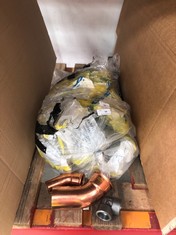 QUANTITY OF ASSORTED PLUMBING ITEMS TO INCLUDE XPRESS COPPER GAS 54MM PIPE:: LOCATION - LEFT RACK(COLLECTION OR OPTIONAL DELIVERY AVAILABLE)