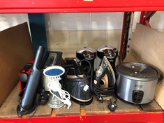 QUANTITY OF ASSORTED KITCHEN ITEMS TO INCLUDE RUSSELL HOBBS SLOW COOKER: LOCATION - LEFT RACK(COLLECTION OR OPTIONAL DELIVERY AVAILABLE)