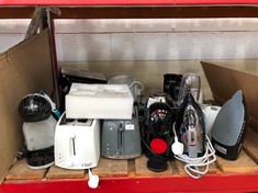 QUANTITY OF ASSORTED KITCHEN ITEMS TO INCLUDE RUSSELL HOBBS WHITE 2 SLICE TOASTER : LOCATION - LEFT RACK(COLLECTION OR OPTIONAL DELIVERY AVAILABLE)