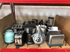 QUANTITY OF ASSORTED KITCHEN ITEMS TO INCLUDE HADEN BLUE ELECTRIC KETTLE: LOCATION - LEFT RACK(COLLECTION OR OPTIONAL DELIVERY AVAILABLE)