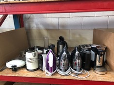 QUANTITY OF ASSORTED KITCHEN ITEMS TO INCLUDE RUSSELL HOBBS CREAM ELECTRIC KETTLE: LOCATION - LEFT RACK(COLLECTION OR OPTIONAL DELIVERY AVAILABLE)