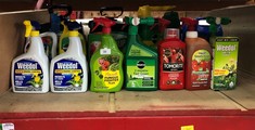 QUANTITY OF ASSORTED GARDEN ITEMS TO INCLUDE WEEDOL PATH & GRAVEL CONTROL WEED KILLER - COLLECTION ONLY - LOCATION RIGHT RACK