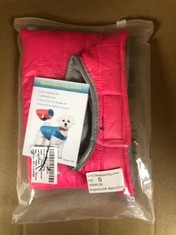 QUANTITY OF ASSORTED ITEMS TO INCLUDE OSLUEIDY REVERSIBLE DOG COAT,WINTER PET JACKET WARM DOG VEST WATERPROOF PUPPY CLOTHES WINDPROOF DOG SNOWSUIT APPAREL REFLECTIVE PETS OUTFIT FOR SMALL MEDIUM LARG