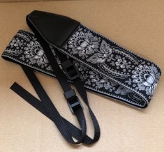 10X ART TRIBUTE CAMERA STRAP RRP £119: LOCATION - RACK C